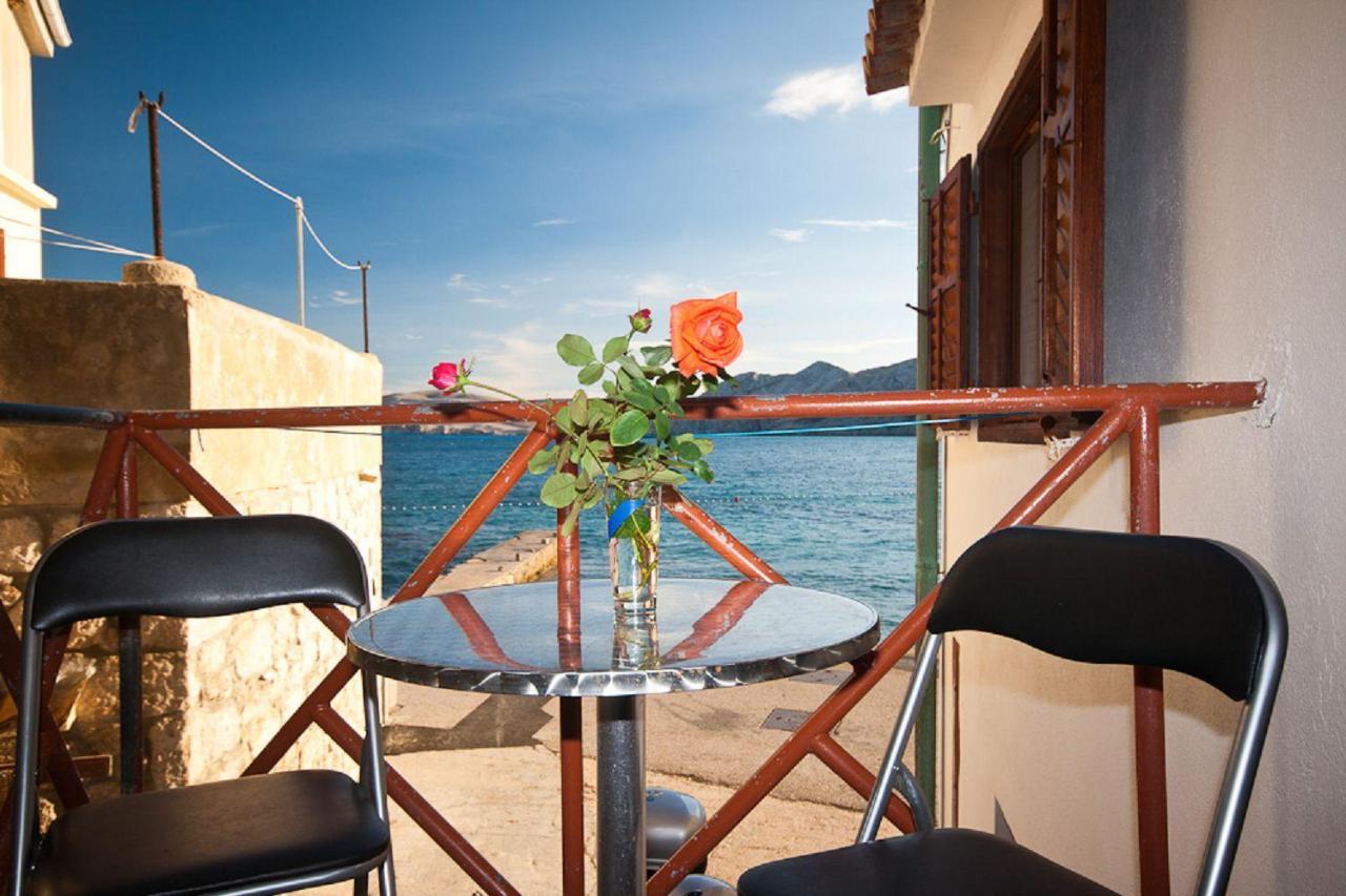 Erste Reihe Zum Meer Baška Exteriör bild